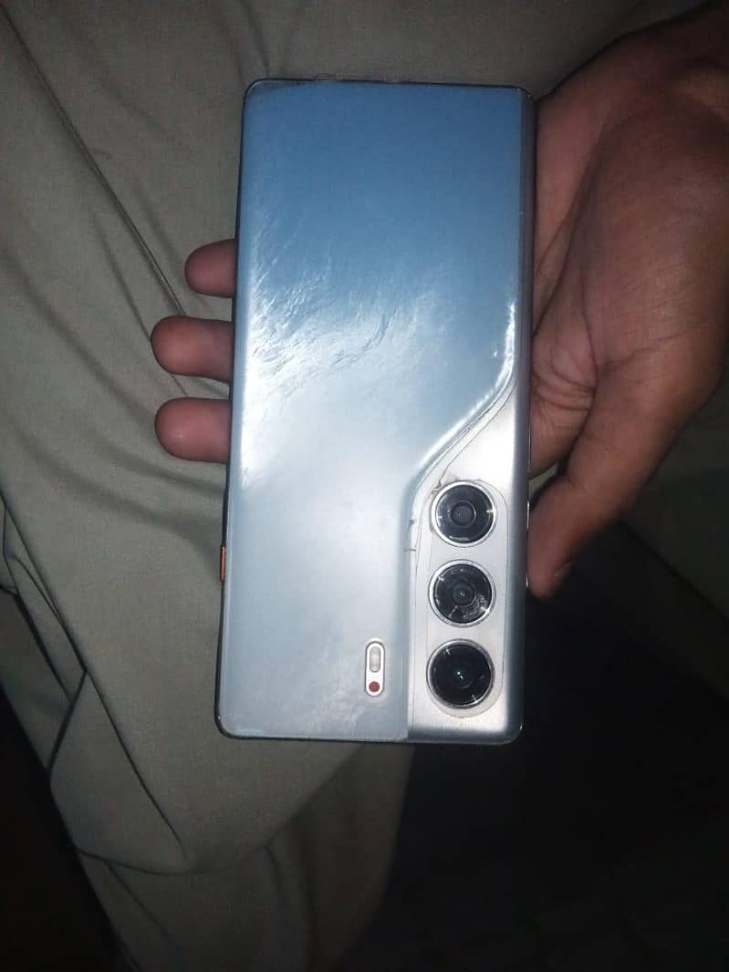 Tecno CAMON 40 Pro 0