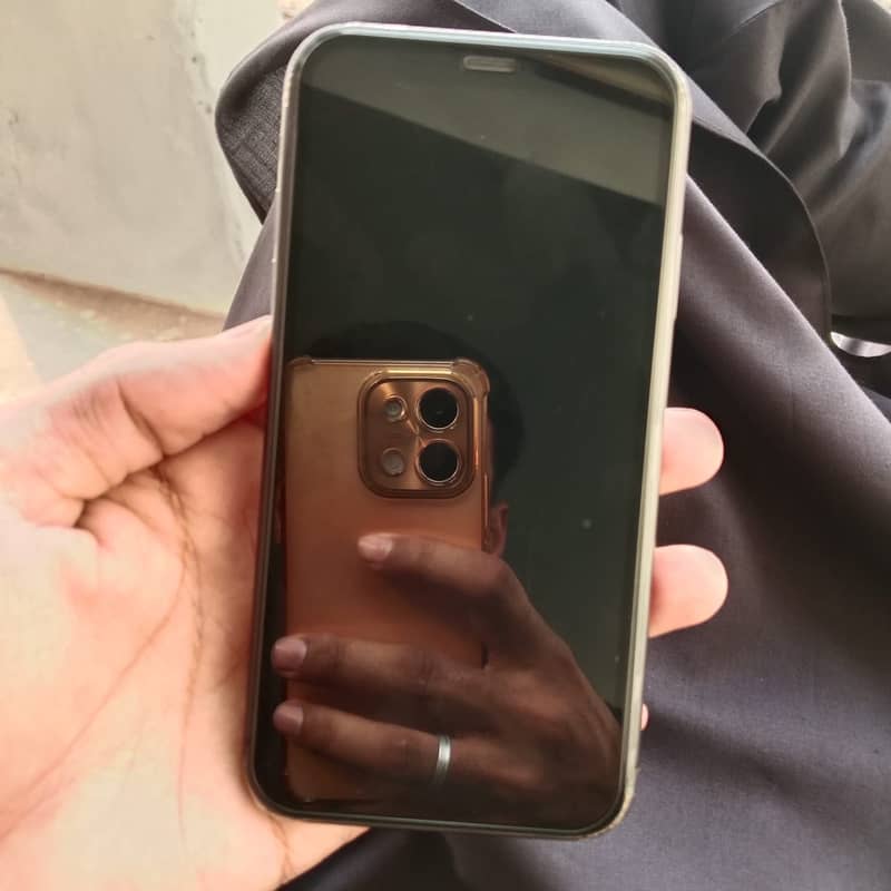 Apple iPhone 11 3