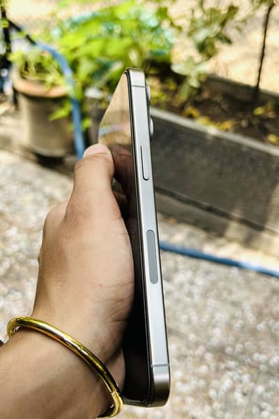 iPhone 15 Pro Max 100bh 40cc