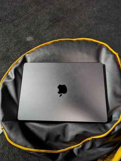 MacBook Pro 14inch m1 16gb ram 512 ssd 2021 model 9/10 with Box