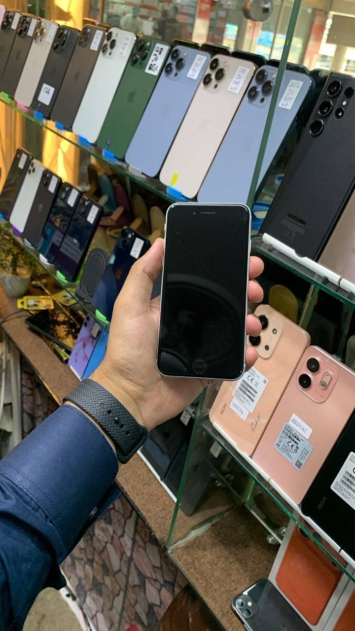 Apple iPhone SE 3 1