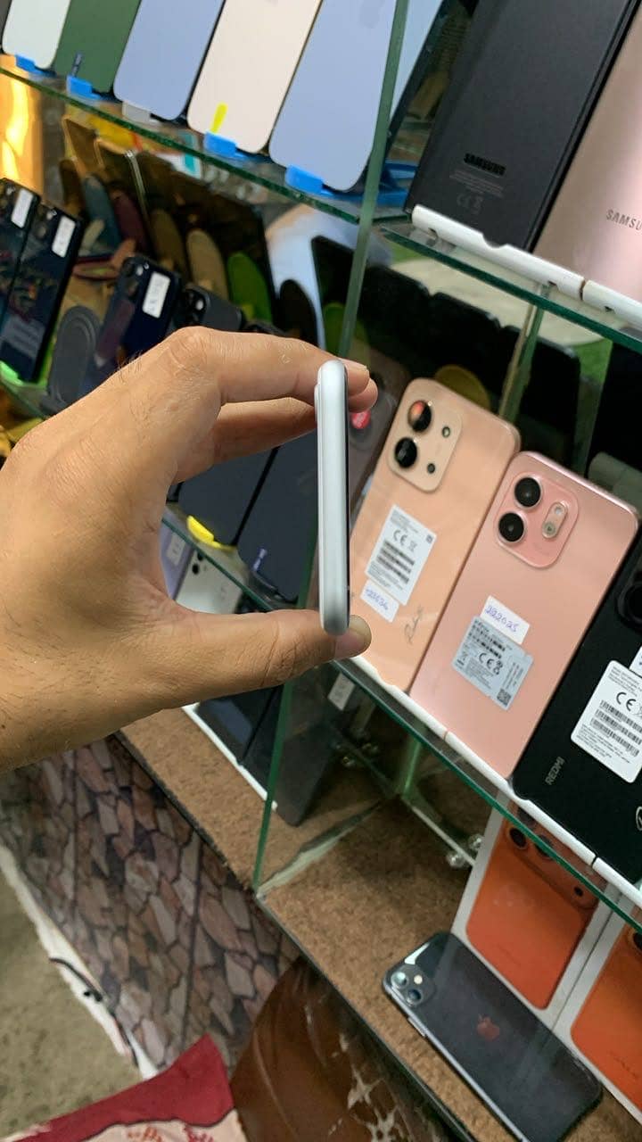 Apple iPhone SE 3 2