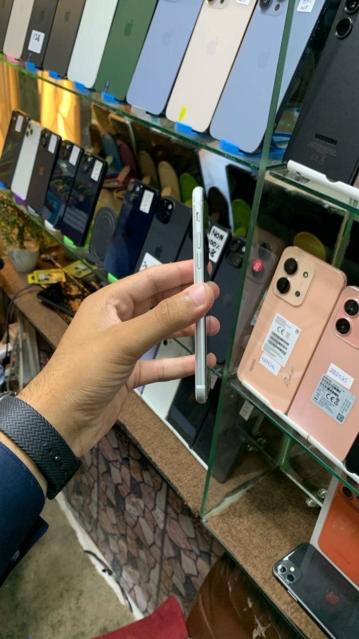 Apple iPhone SE 3 5