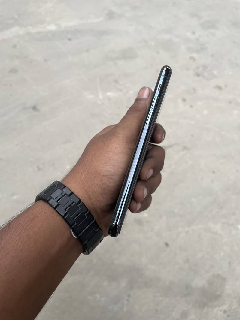 Apple iPhone 11 Pro 1