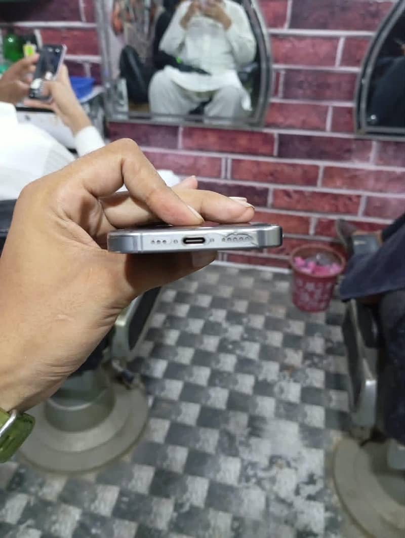 Apple iPhone 15 Pro 1