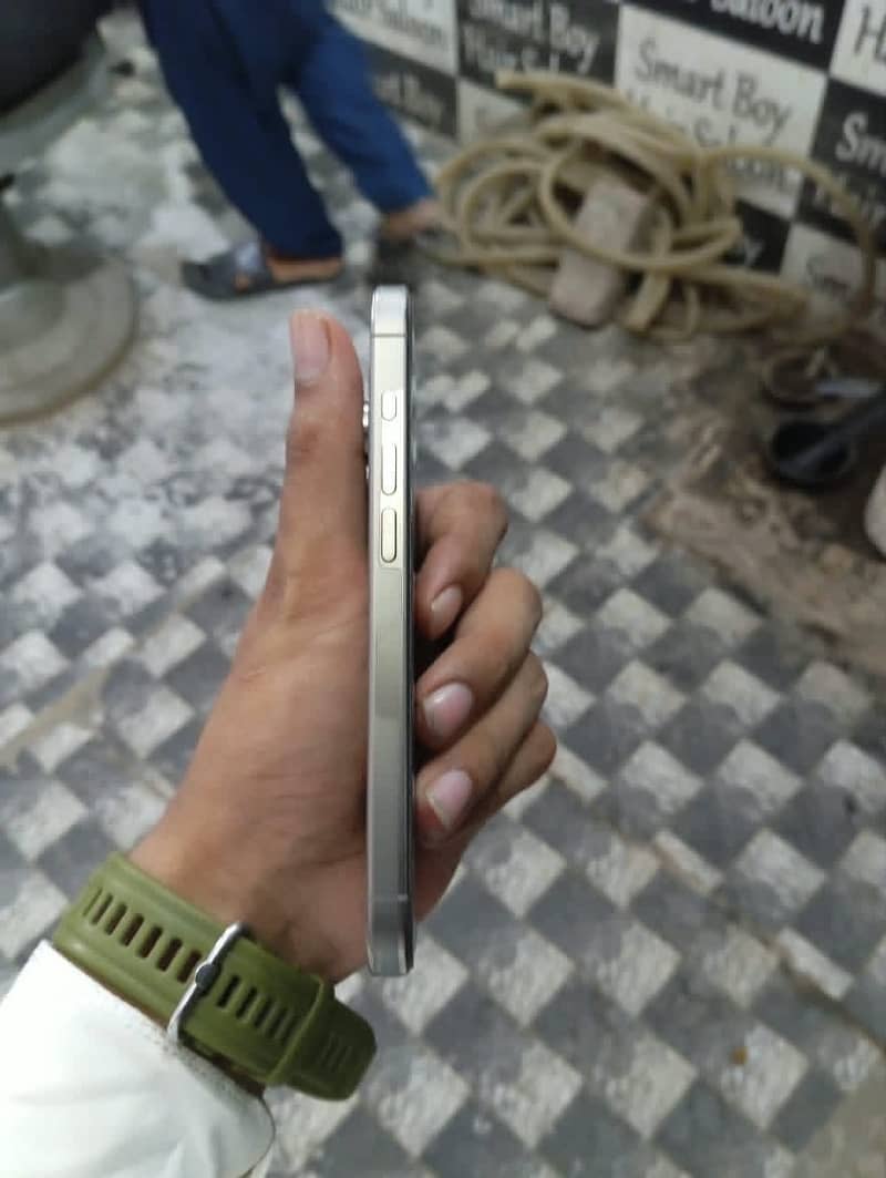 Apple iPhone 15 Pro 5