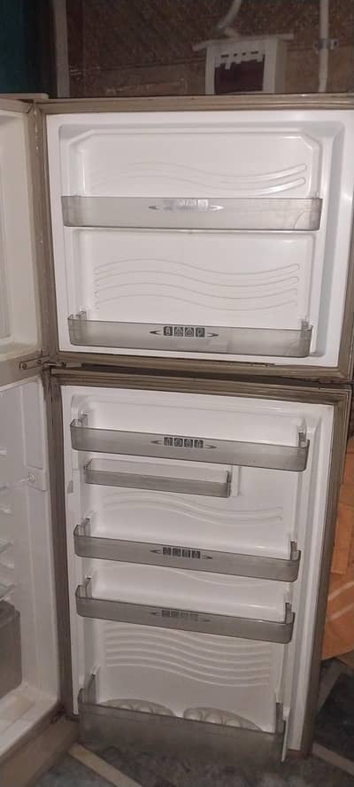 DAWLANCE  FRIDGE GENIUANE CONDATION