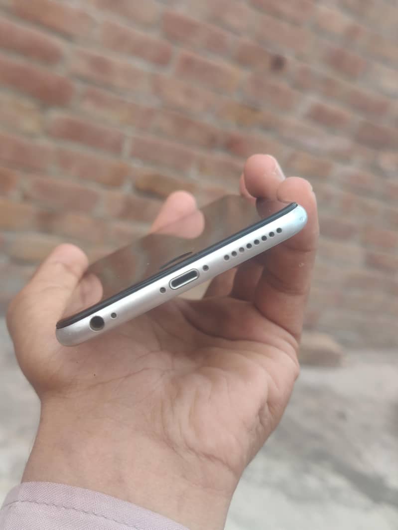 Apple iPhone 6S Plus 4