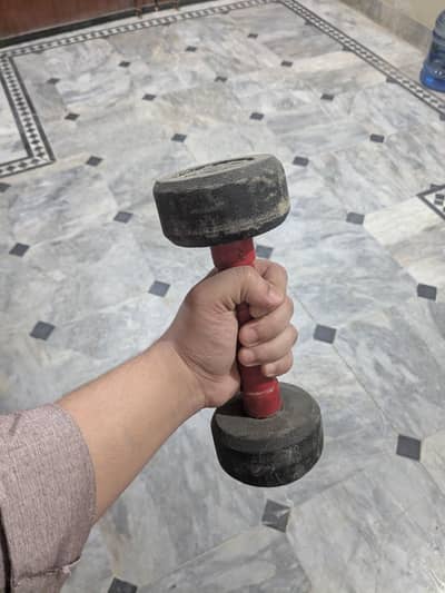 2kg dumbbell pair rough condition rubber coated premium