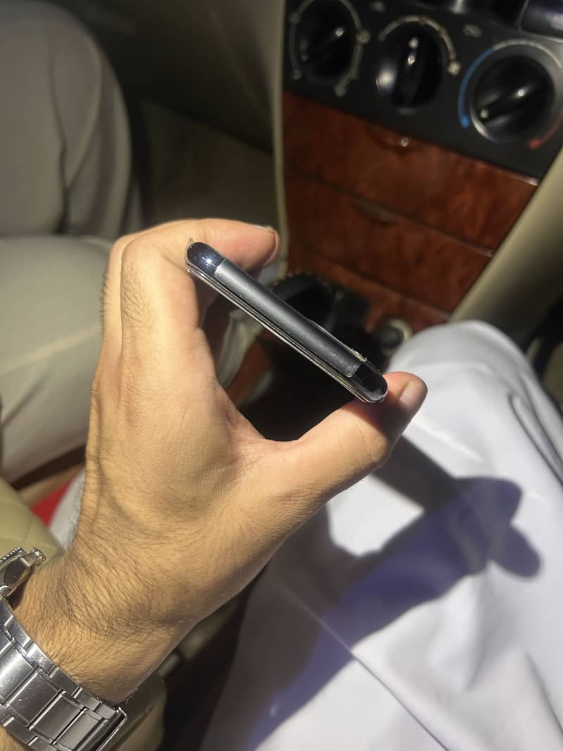 Apple iPhone 11 Pro 2