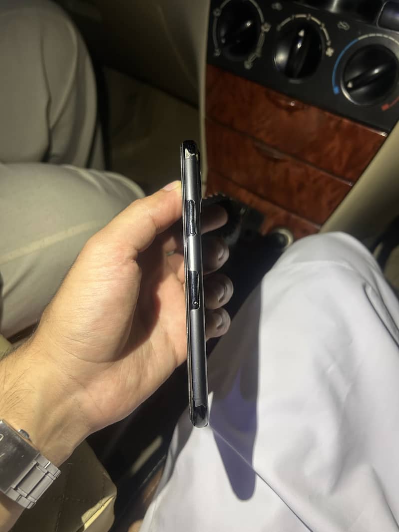 Apple iPhone 11 Pro 4