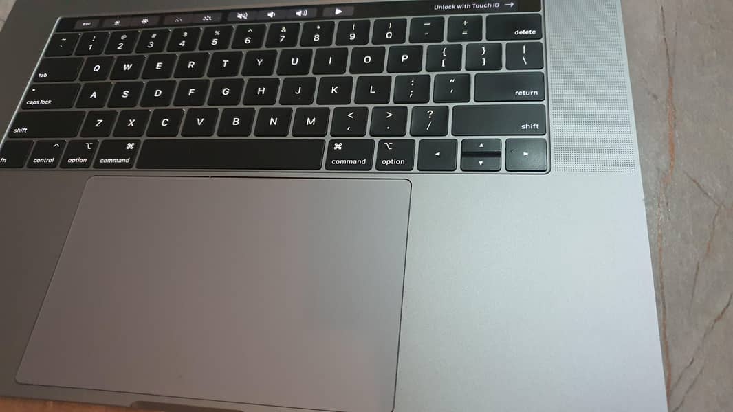 macbook pro 2019 4