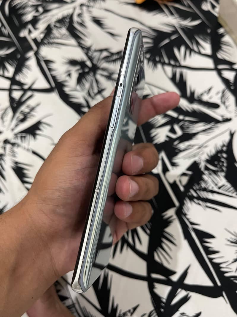 One Plus 9 Pro 6