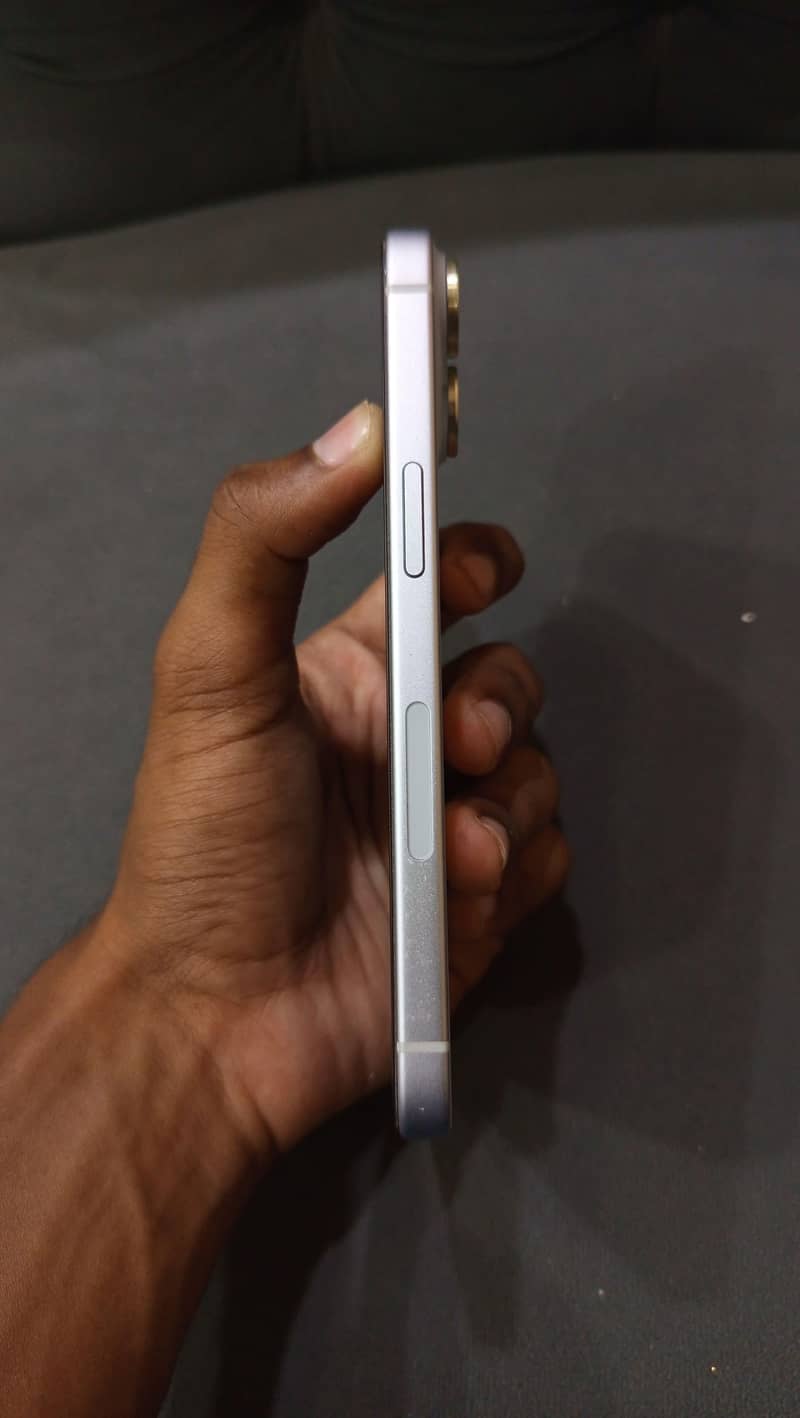 iPhone 15 3
