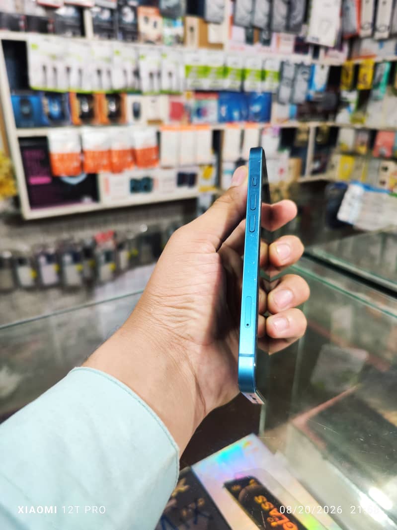 Apple iPhone 13 1