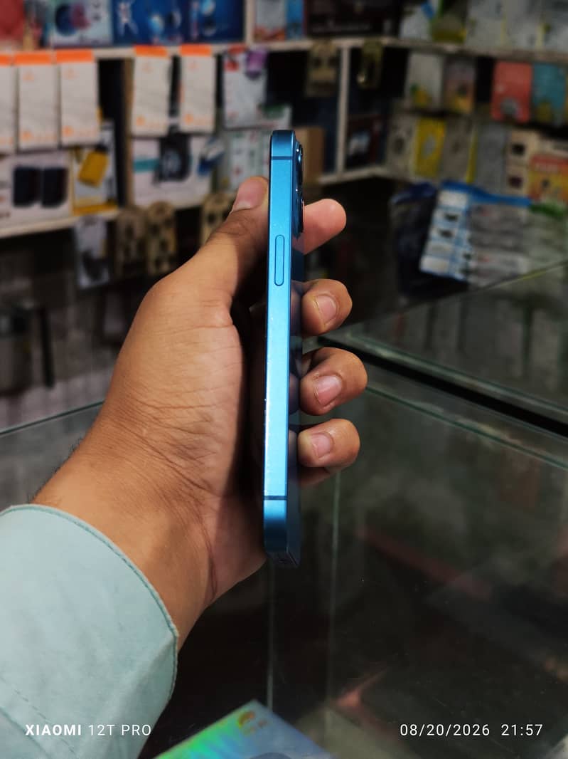 Apple iPhone 13 2