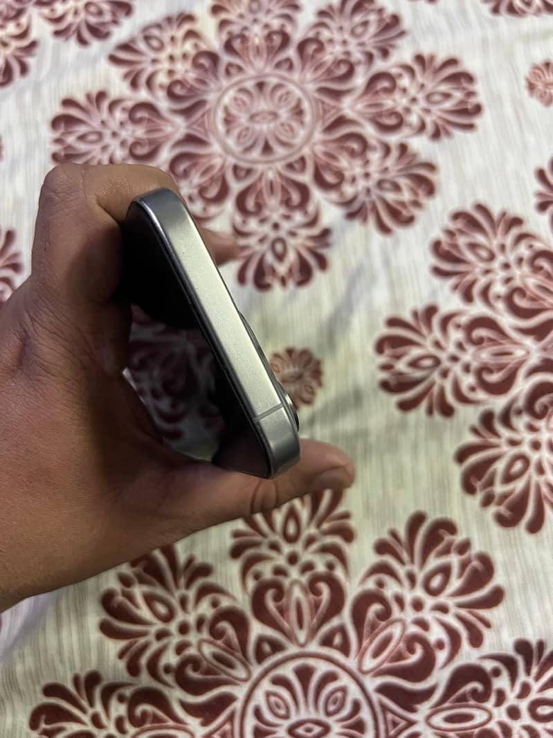 Apple iPhone 15 Pro 1
