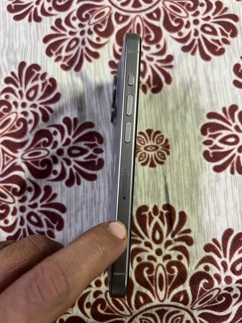 Apple iPhone 15 Pro 2