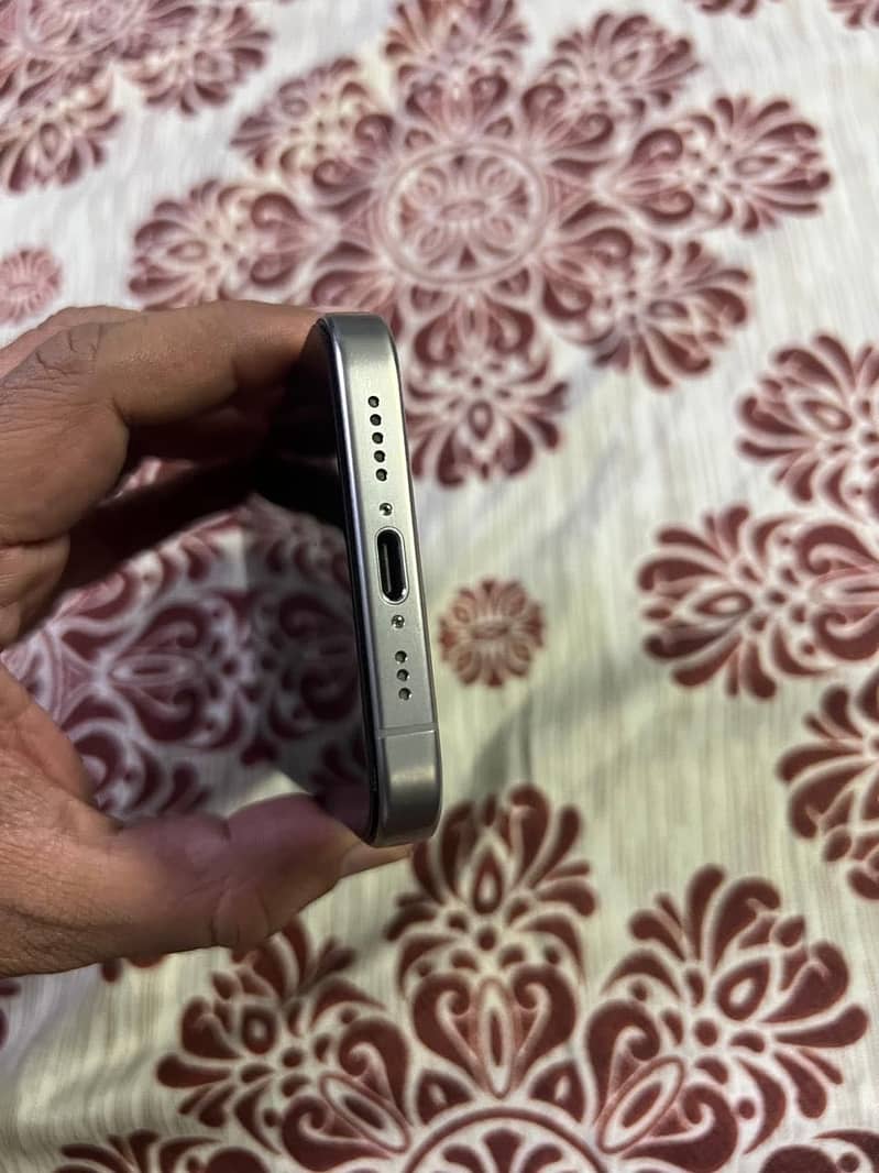 Apple iPhone 15 Pro 3