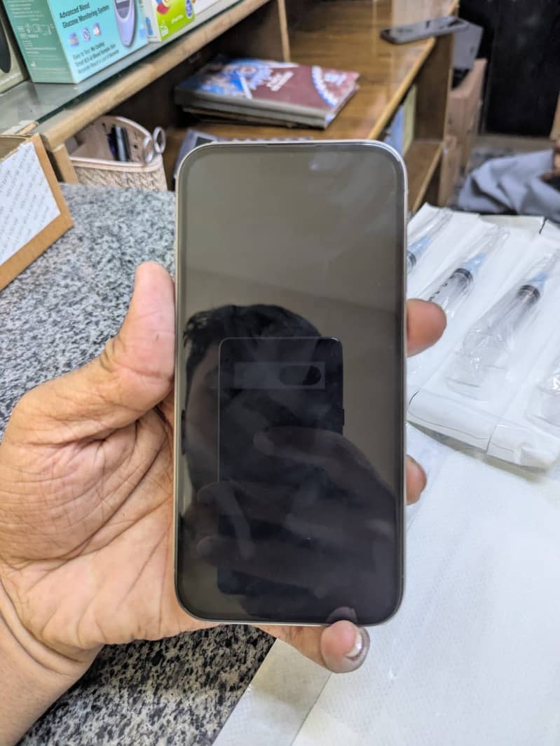 Apple iPhone 15 Pro 2