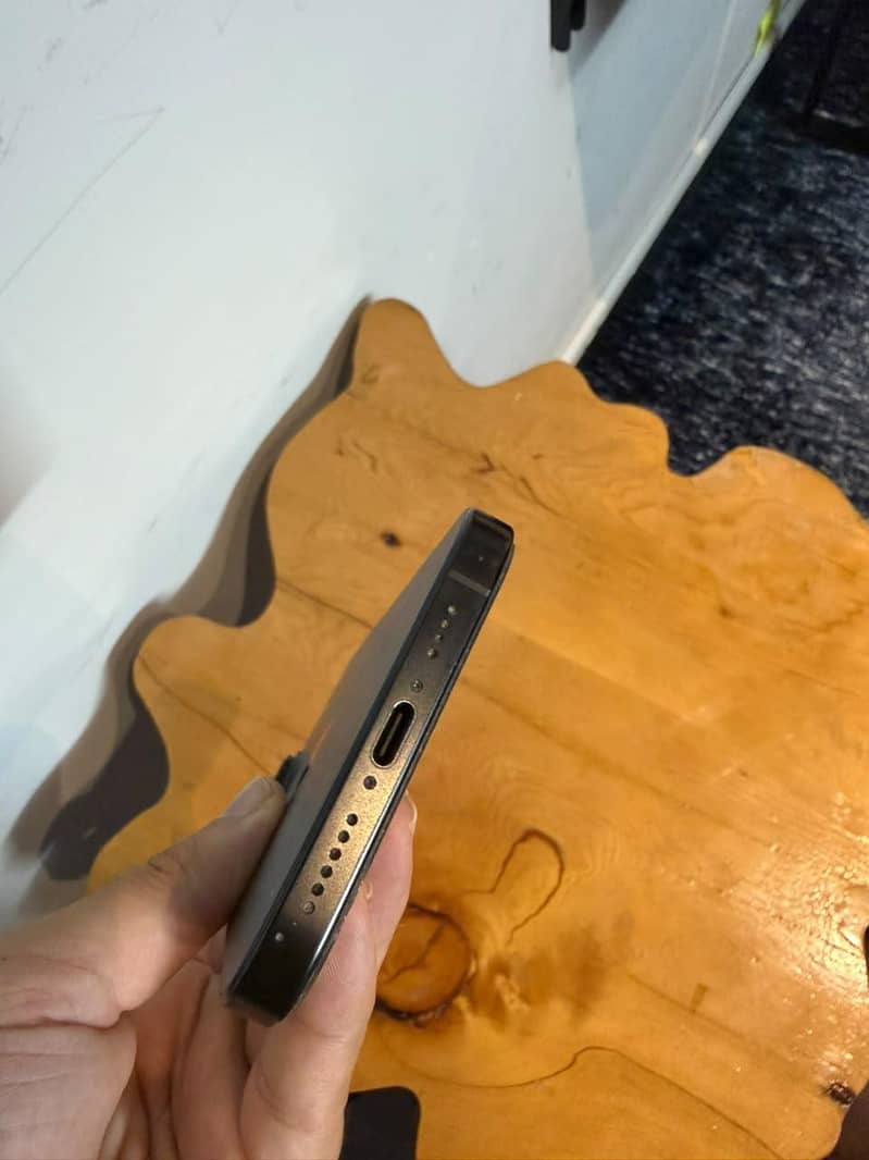 Apple iPhone 16 Pro Max 3