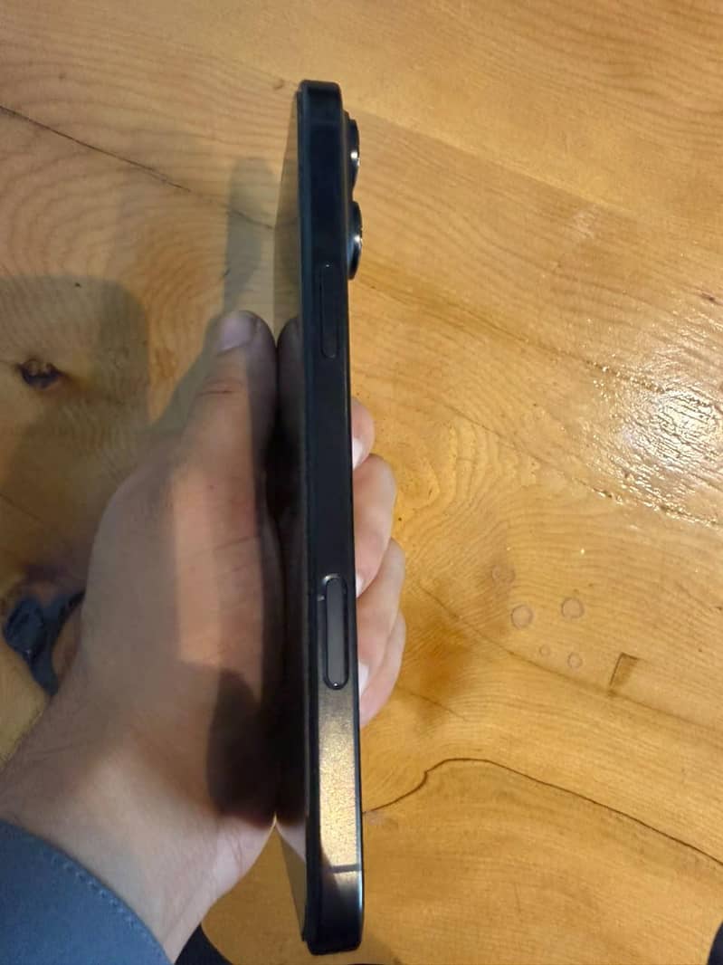 Apple iPhone 16 Pro Max 5