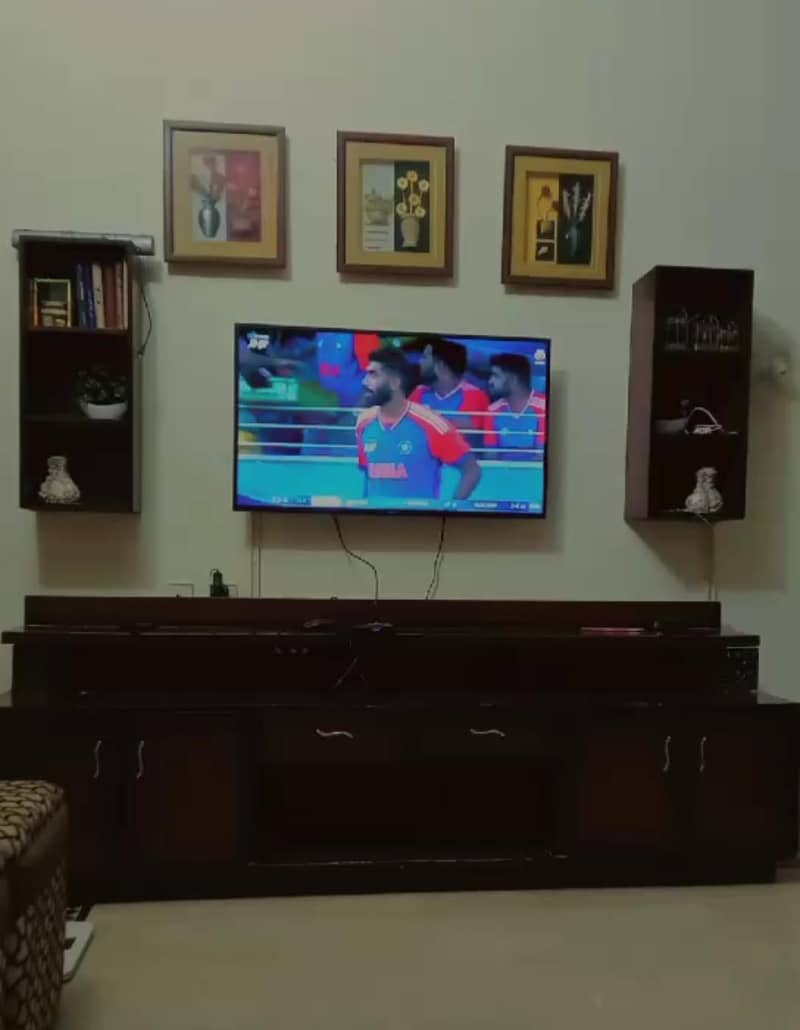 Media wall console 5
