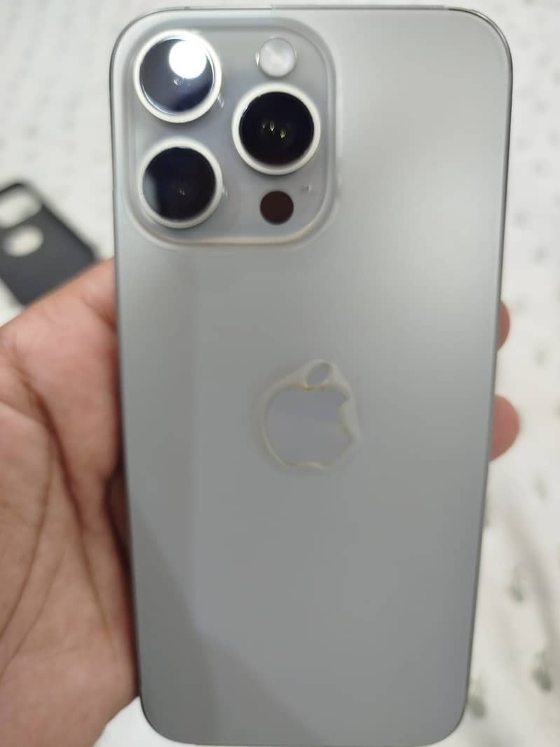 Apple iPhone 15 Pro Max 2