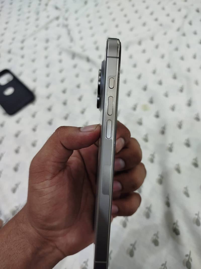 Apple iPhone 15 Pro Max 3