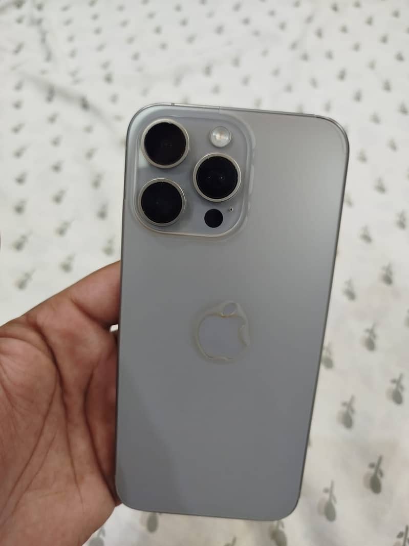 Apple iPhone 15 Pro Max 6