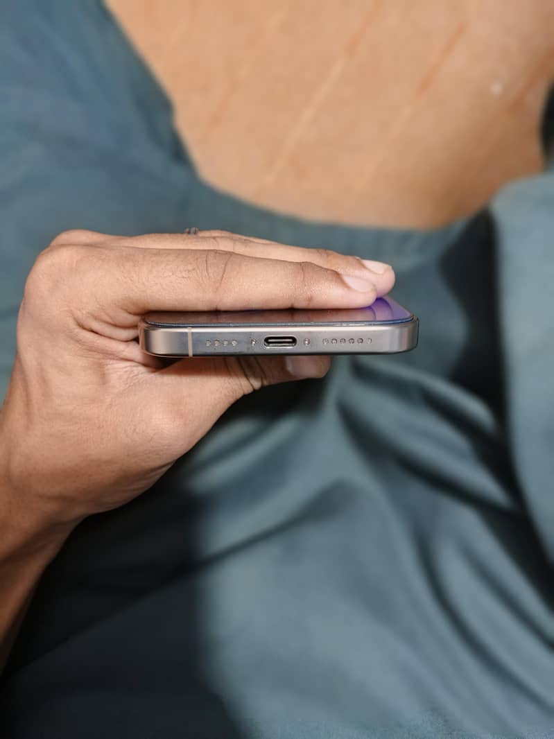 Apple iPhone 16 Pro Max 2