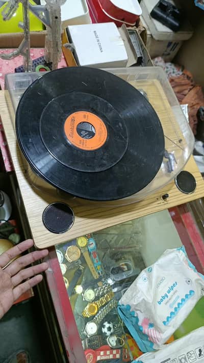 VINTAGE WOODEN TURNTABLE RECORD PLAYER