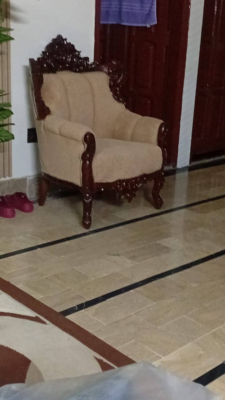 Chinioti sofa 1