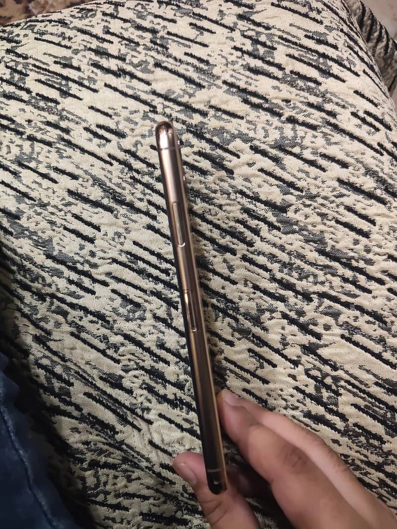 iPhone 11 Pro Max 4