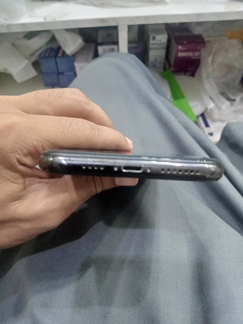Apple iPhone 11 Pro Max 2
