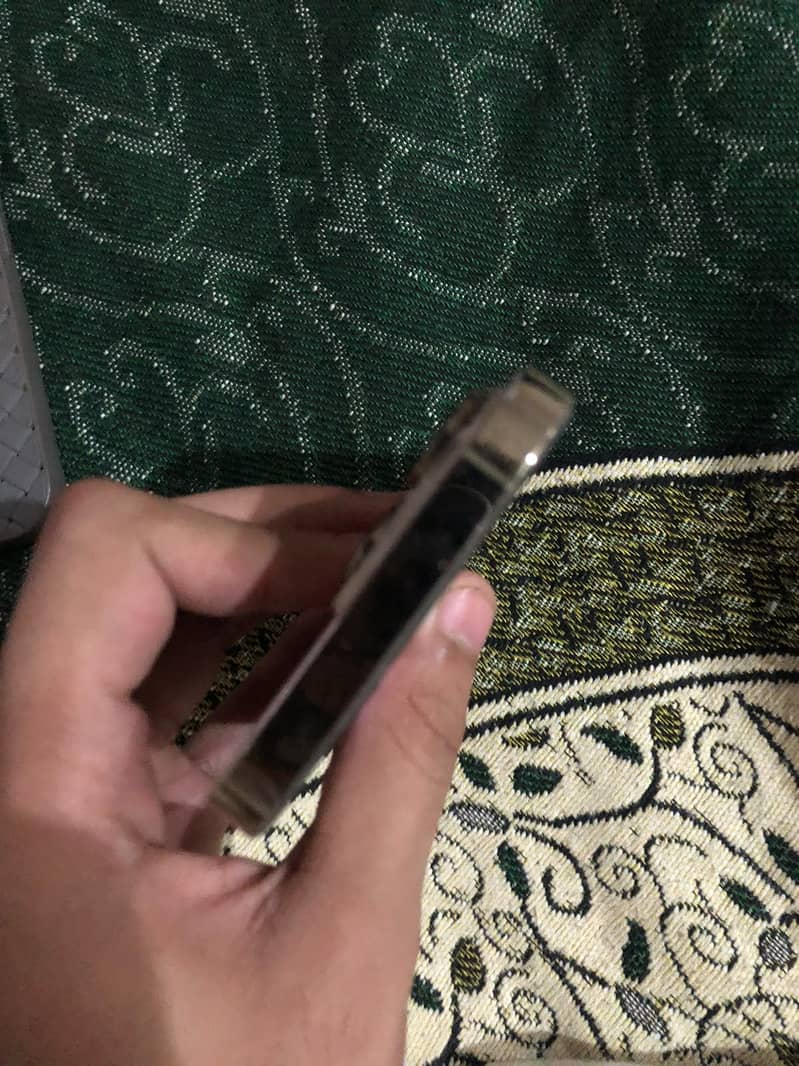 Apple iPhone 14 Pro 1