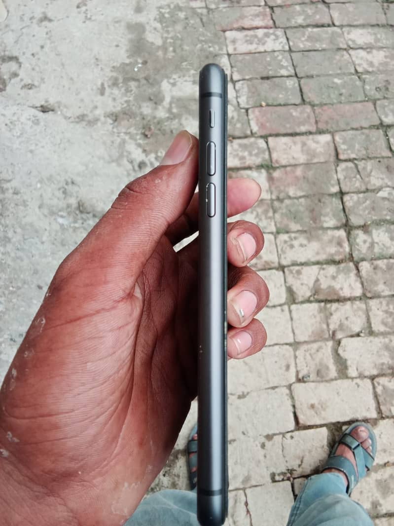 Apple iPhone 11 2