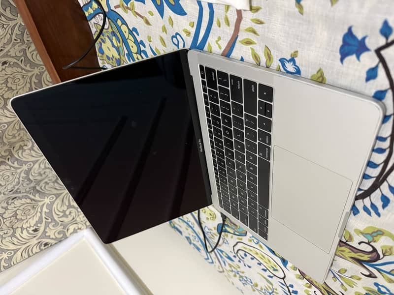 MacBook pro 2017 0