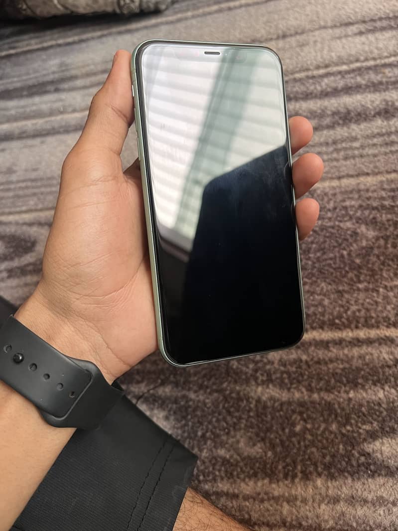 Apple iPhone 11 4