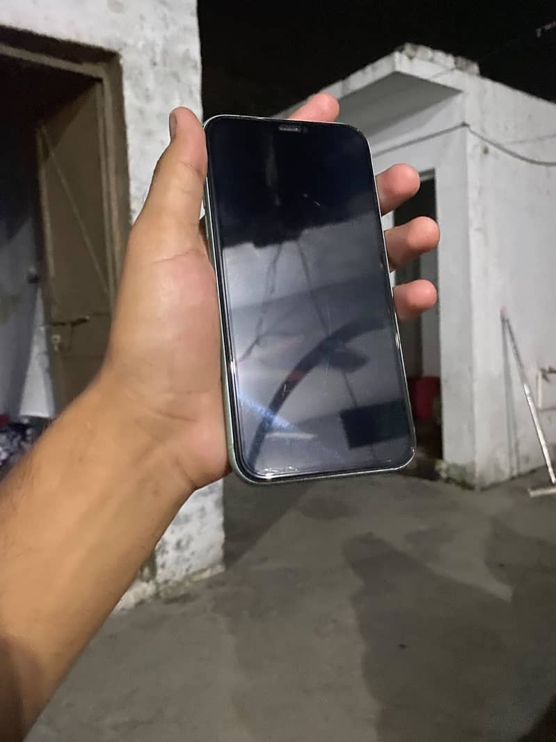 Apple iPhone 11 4