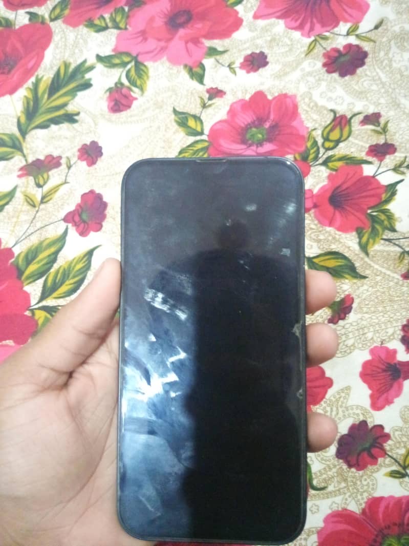 Apple iPhone 13 4