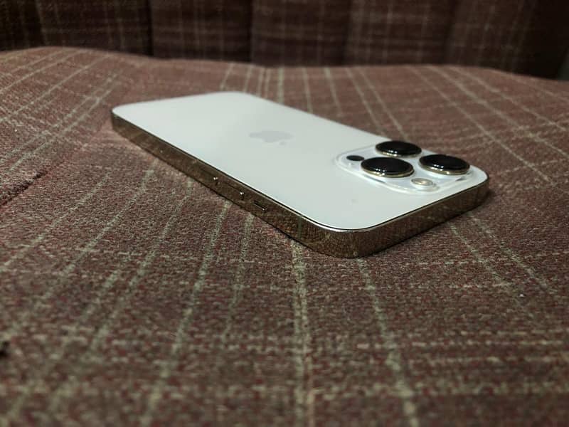 Apple iPhone 13 Pro 8
