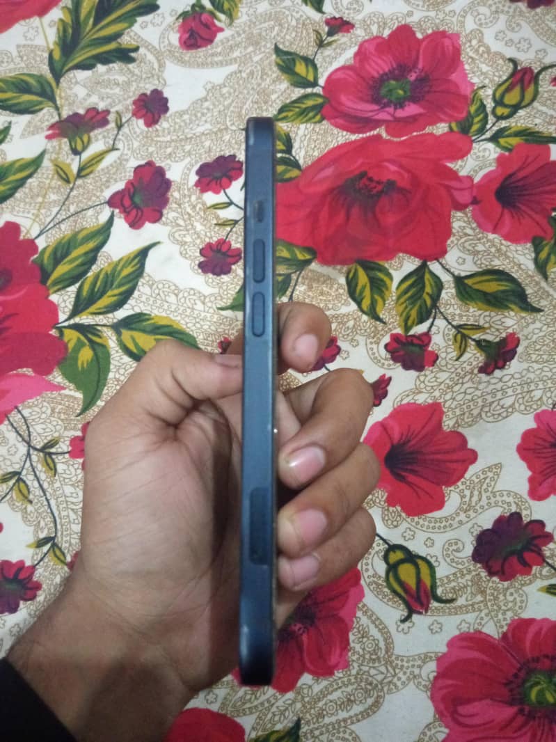 Apple iPhone 13 1