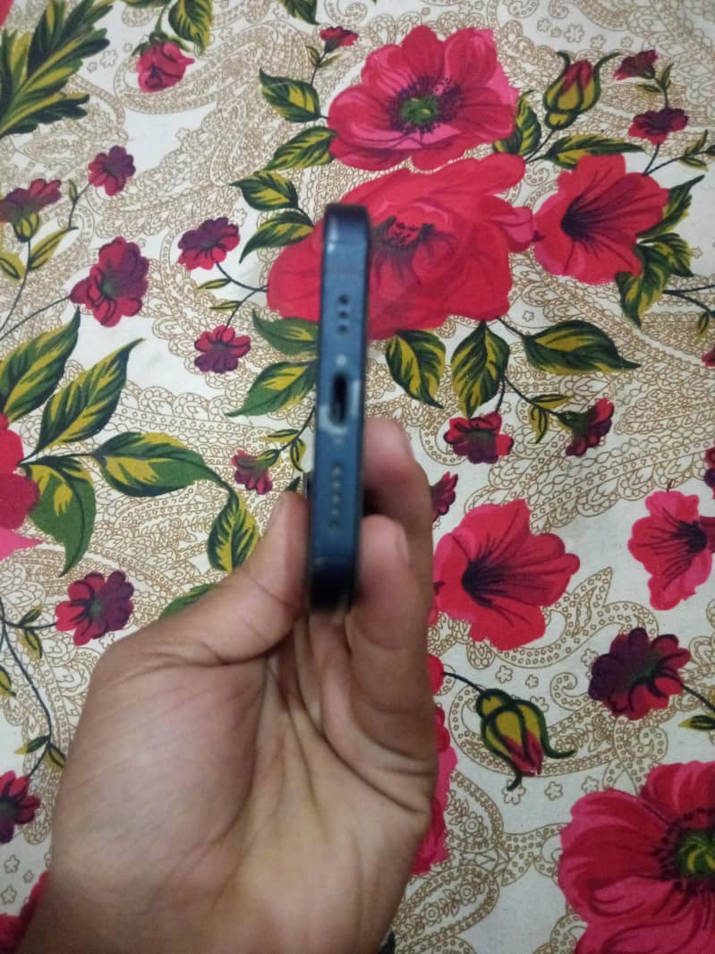Apple iPhone 13 3