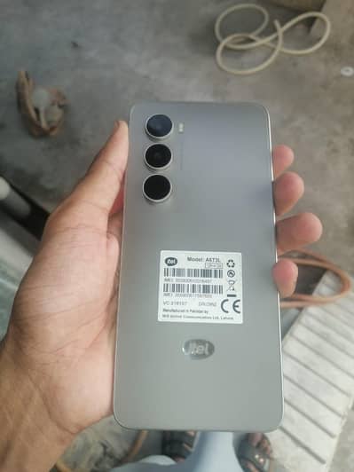 bilkul all okay phone box charges Sath hai 3 mon  hua hai phone