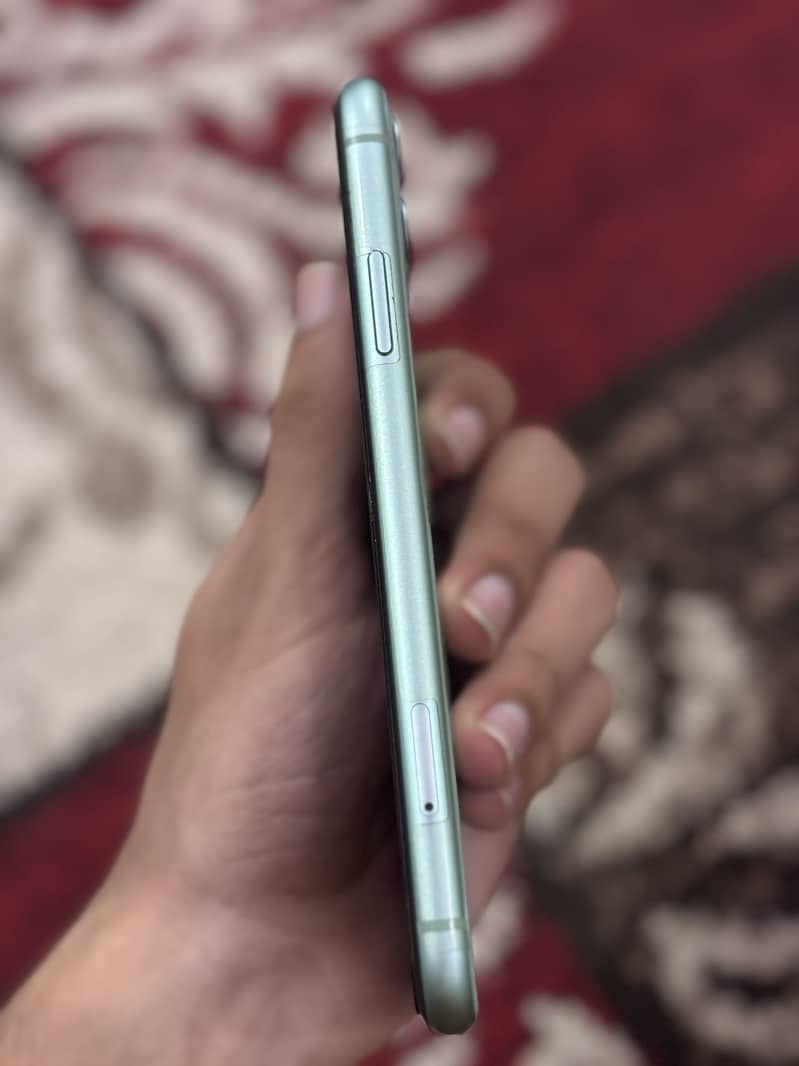 Apple iPhone 11 3