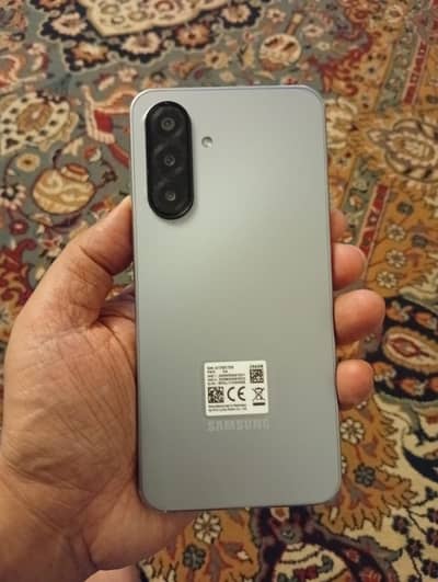Samsung A17  8/256 new in 9months warranty