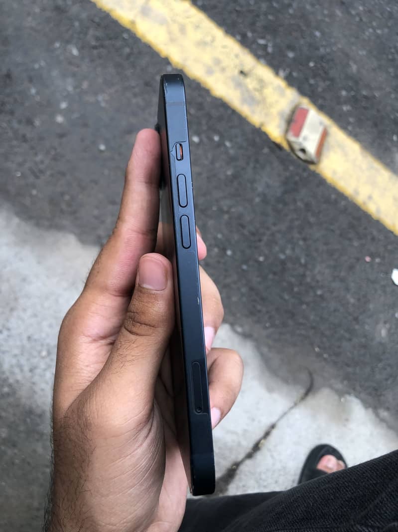 Apple iPhone 13 1
