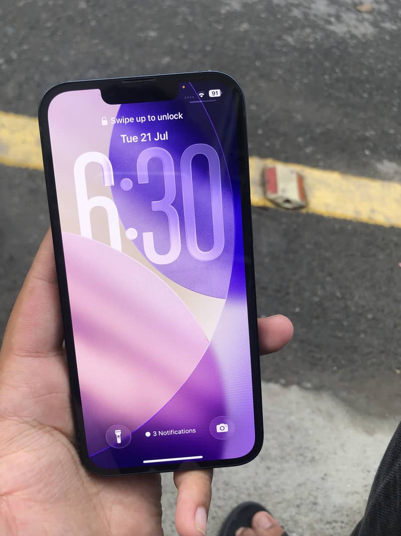 Apple iPhone 13 5