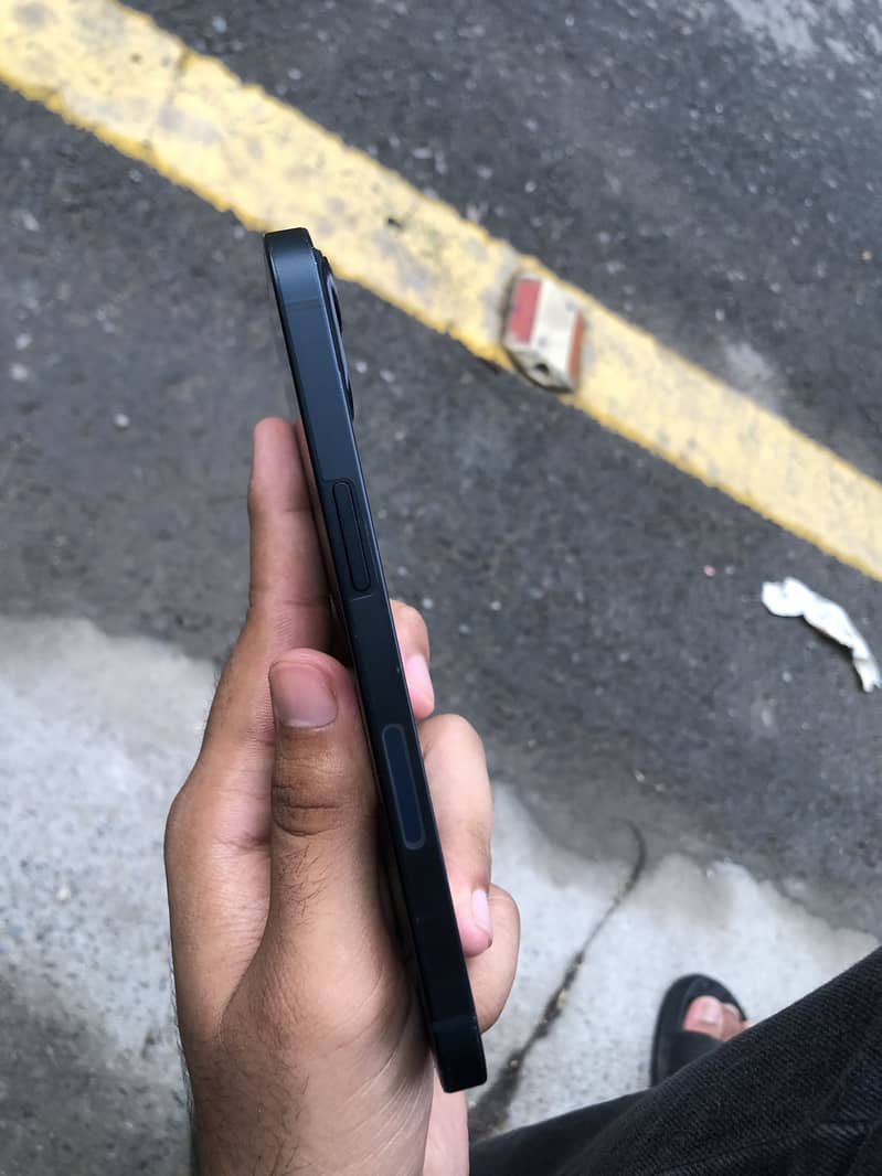 Apple iPhone 13 6